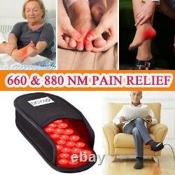 Thérapie par la lumière LED rouge et infrarouge pour soulager la douleur des orteils et de la voûte plantaire liée à l'arthrite des orteils.